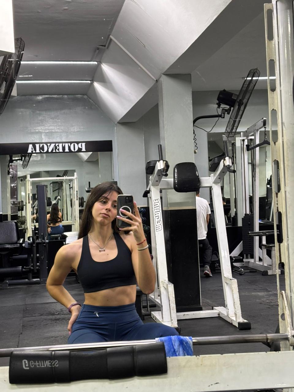 Sofía entrenando en el gimnasio